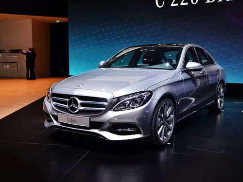 奔馳安全警示 部分進口C級與E級汽車被召回，車主應如何應對？